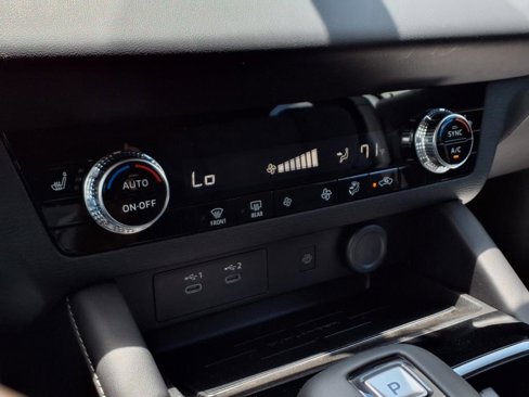 New 2025 Mitsubishi Outlander SE image 17