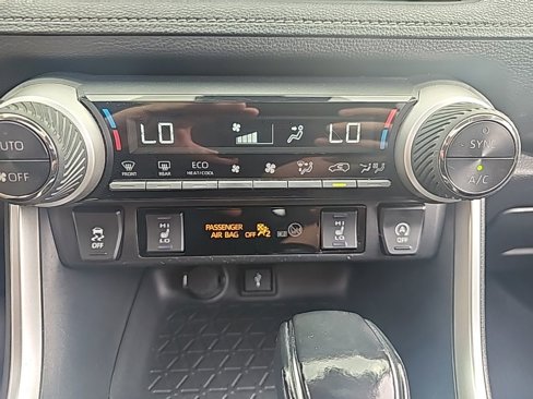 Used 2020 Toyota RAV4 XLE image 31