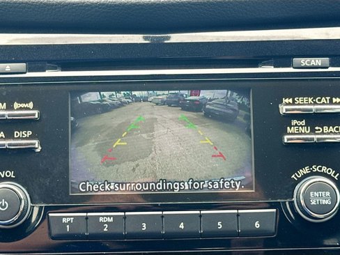 Used 2017 Nissan Rogue SV w/ Midnight Edition image 14