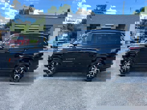Used 2023 Jeep Grand Cherokee L Limited image 4