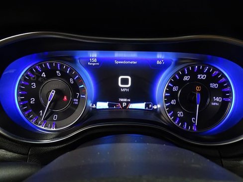 Used 2017 Chrysler 300 Limited image 20