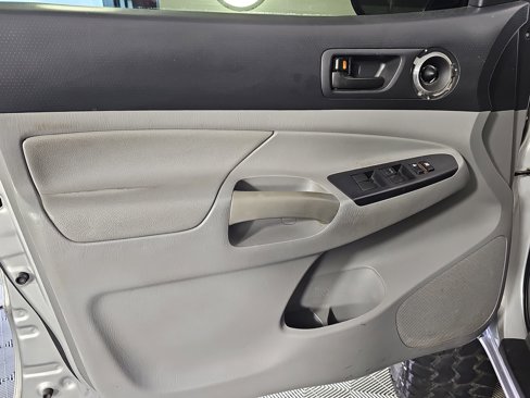 Used 2012 Toyota Tacoma PreRunner image 11