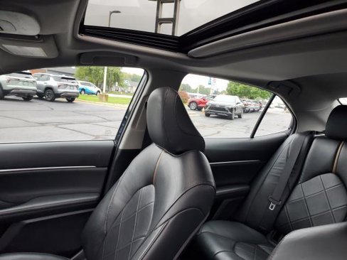 Used 2019 Toyota Camry XLE image 10