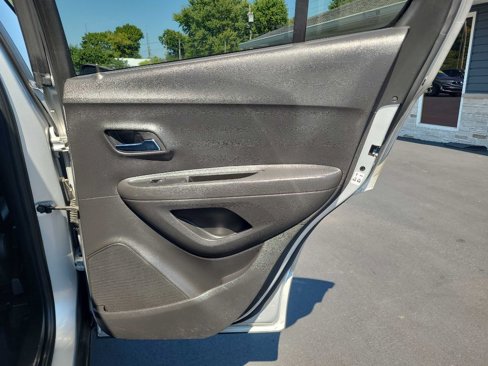Used 2018 Chevrolet Trax LT w/ LT Convenience Package image 30