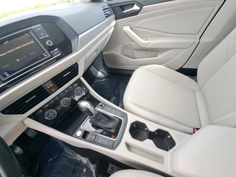 Used 2019 Volkswagen Jetta SE w/ Cold Weather Package image 23
