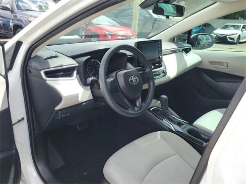 Used 2022 Toyota Corolla LE image 9