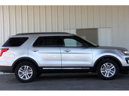 Used 2019 Ford Explorer XLT w/ Class III Trailer Tow Package image 12