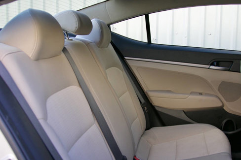 Used 2017 Hyundai Elantra SE image 30