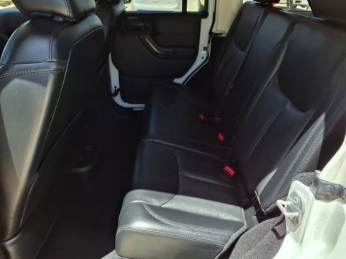 Used 2017 Jeep Wrangler Unlimited Sahara image 14
