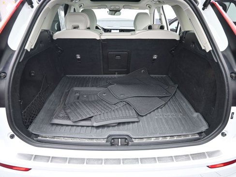 Certified 2022 Volvo XC60 B5 Momentum w/ Advanced Package image 31