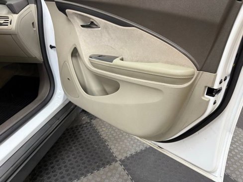 Used 2015 Chevrolet Volt Premium w/ Premium Trim Package image 25