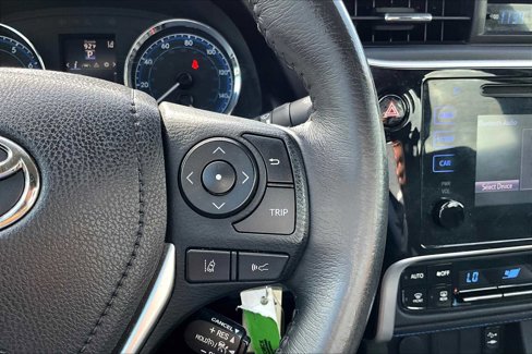 Used 2018 Toyota Corolla LE image 23