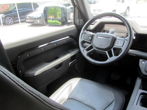 Used 2023 Land Rover Defender 110 X-Dynamic SE image 12