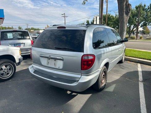 Used 2001 Chrysler Town & Country LX image 5
