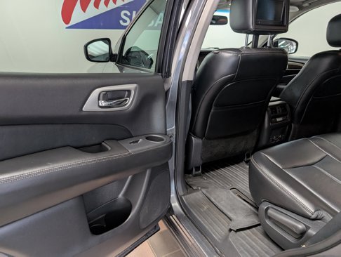 Used 2015 Nissan Pathfinder Platinum w/ Family Entertainment Package image 33