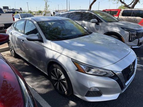 Used 2021 Nissan Altima 2.5 SV image 2