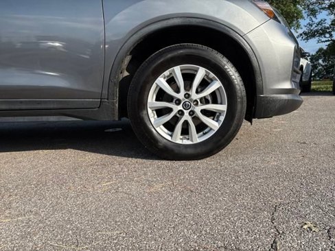 Used 2018 Nissan Rogue SV image 42