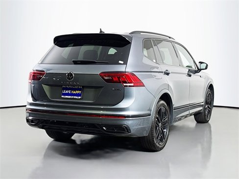 Certified 2022 Volkswagen Tiguan SE R-Line image 7