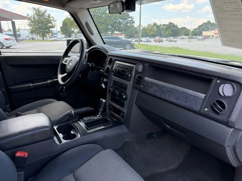 Used 2010 Jeep Commander Sport image 21