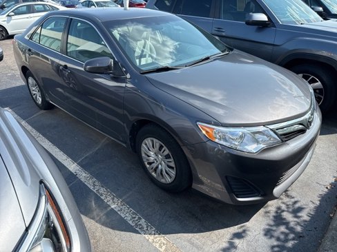 Used 2012 Toyota Camry LE image 2