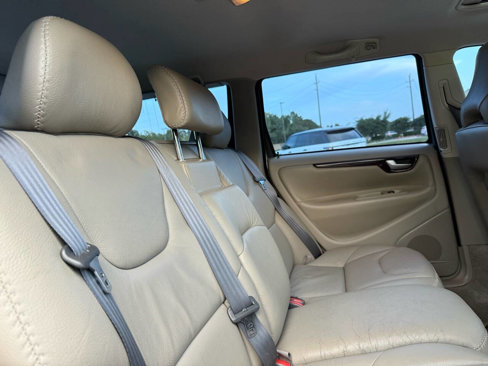 Used 2004 Volvo XC70 image 33