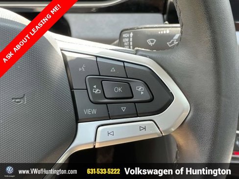 Certified 2025 Volkswagen Jetta SE w/ Sunroof Package image 21