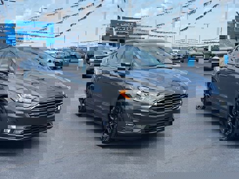 Used 2020 Ford Fusion SE w/ Equipment Group 151A image 3