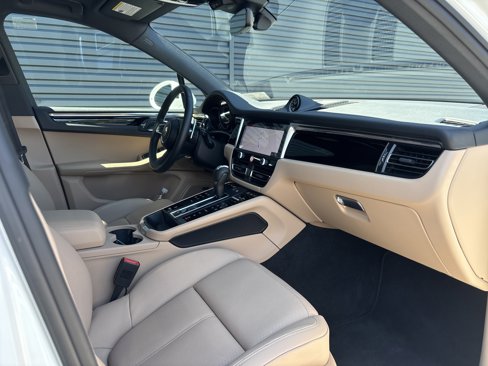Used 2025 Porsche Macan image 13