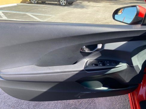 Used 2020 Hyundai Veloster 2.0 image 11