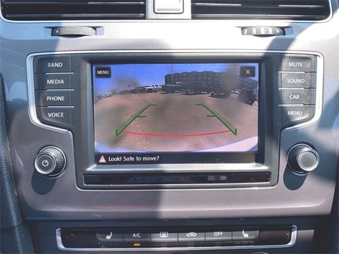Used 2017 Volkswagen Golf Alltrack image 14
