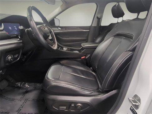 Used 2022 Jeep Grand Cherokee L Limited image 16