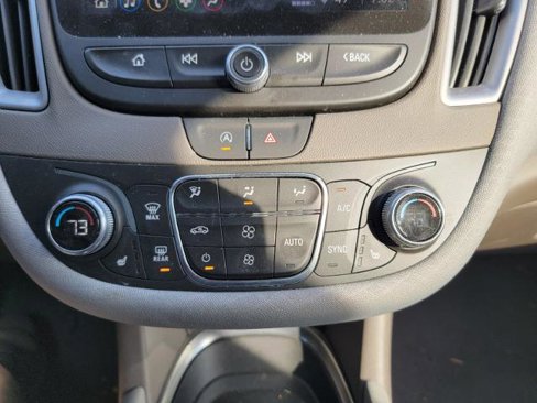 Used 2022 Chevrolet Malibu LT image 25