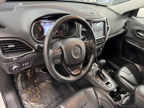 Used 2019 Jeep Cherokee Trailhawk image 14