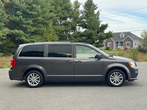 Used 2019 Dodge Grand Caravan SXT image 5
