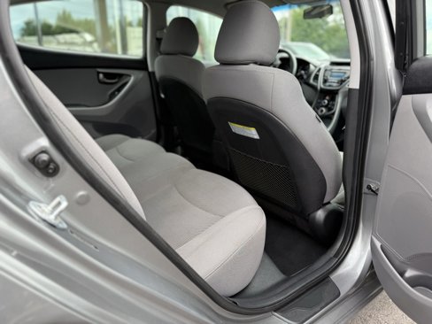 Used 2014 Hyundai Elantra SE image 23