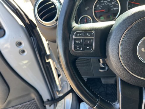 Used 2015 Jeep Wrangler Unlimited Sahara w/ Connectivity Group image 11