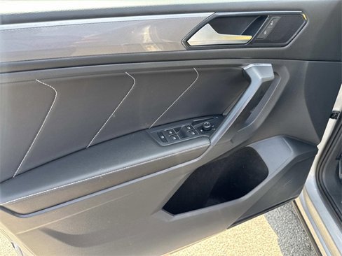Certified 2023 Volkswagen Tiguan SE R-Line image 15