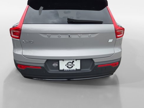 Certified 2023 Volvo XC40 Recharge Ultimate image 4