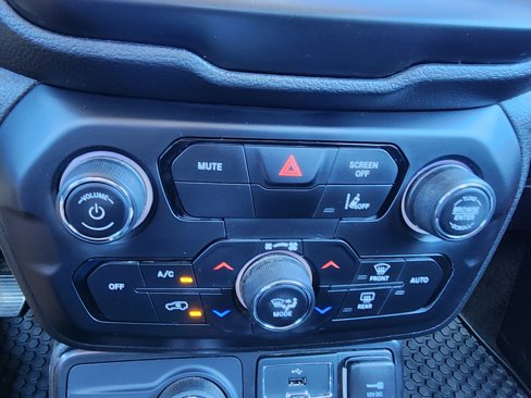 Used 2023 Jeep Renegade Trailhawk image 23