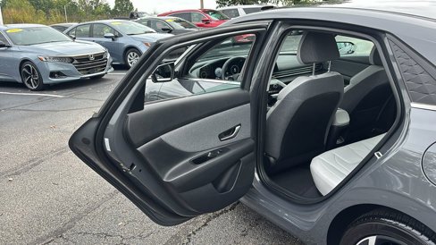 Used 2024 Hyundai Elantra Limited image 27