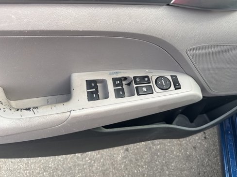 Used 2020 Hyundai Elantra SE image 16