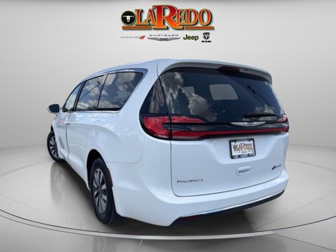 Used 2022 Chrysler Pacifica Touring-L image 5