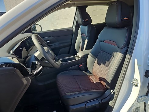 New 2026 Nissan Kicks SR w/ SR Premium Package image 10
