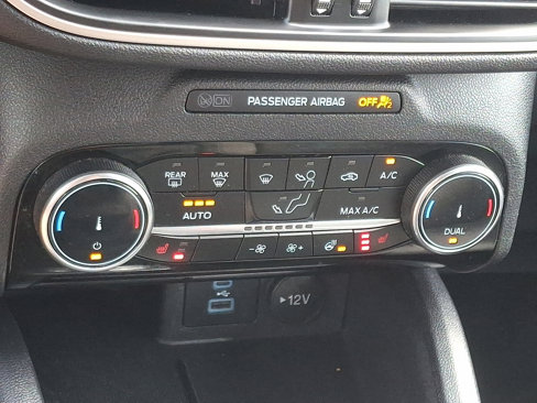 Used 2022 Ford Escape SE w/ SE Sport Appearance Package image 16