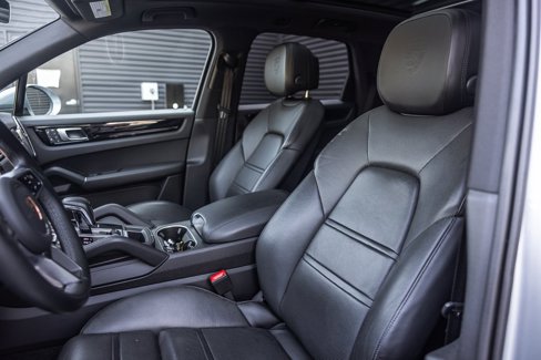 Certified 2023 Porsche Cayenne image 5