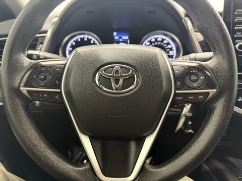 Used 2021 Toyota Camry LE image 29