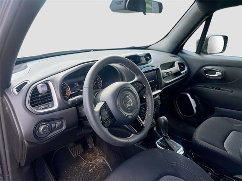Used 2021 Jeep Renegade Latitude image 9