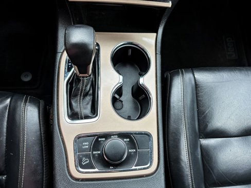 Used 2017 Jeep Grand Cherokee Limited image 29