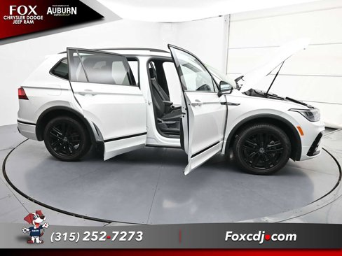 Used 2022 Volkswagen Tiguan SE R-Line image 40