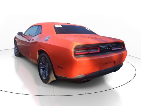 Used 2017 Dodge Challenger SXT image 4